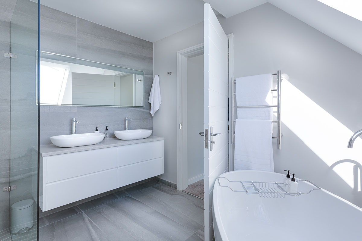 Choosing Between Bathroom Vanities